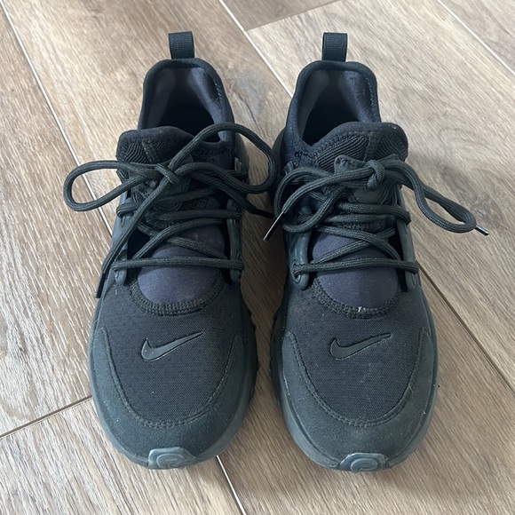 Nike Kids React Presto GS Triple Black sneakers - Picture 2 of 3